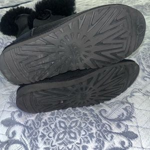 Pre owned UGG size 6 button boots